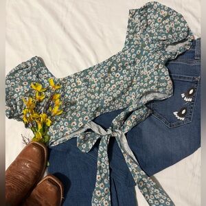 SHEIN Blue Floral Crop Top